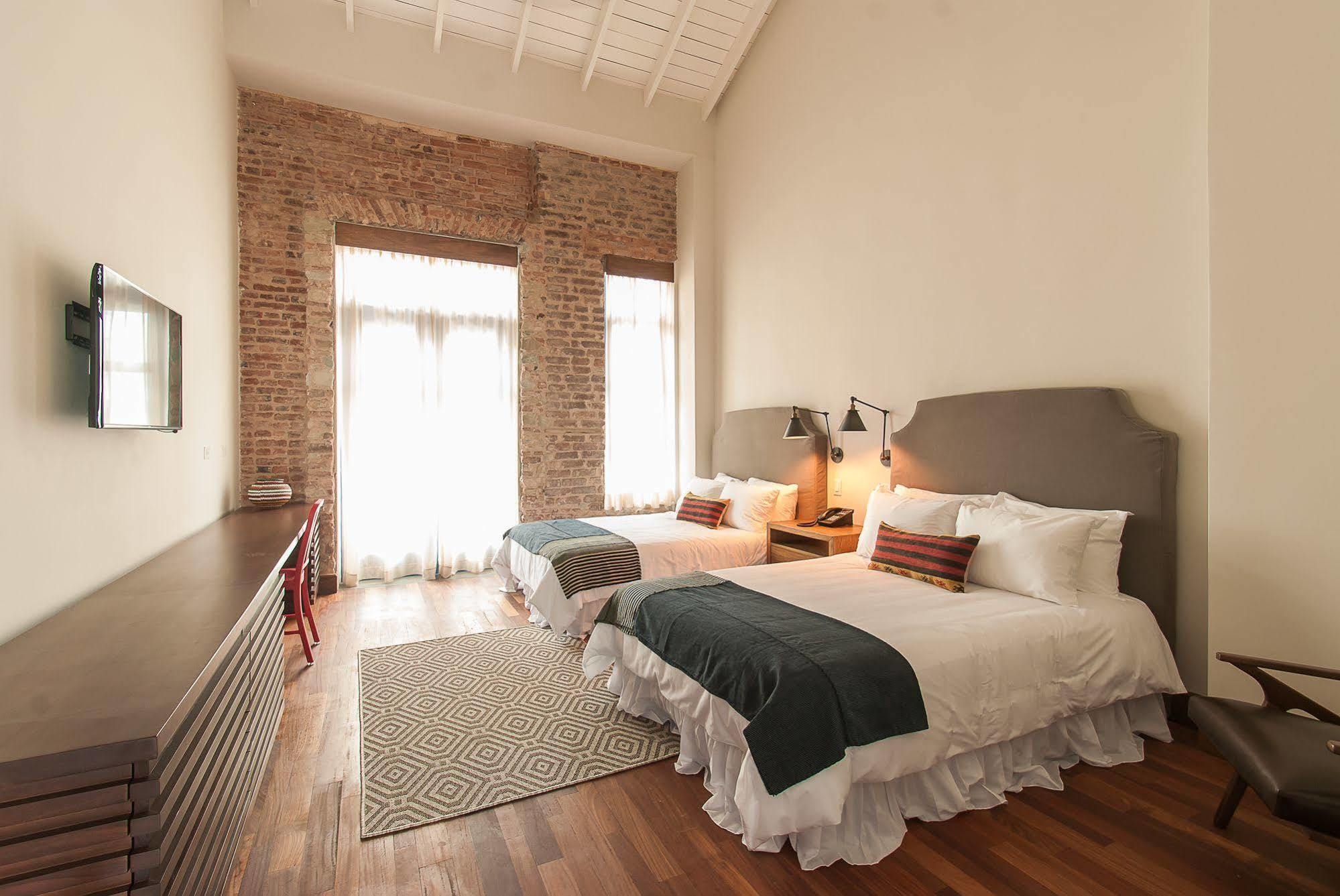 Hotel Clementinas